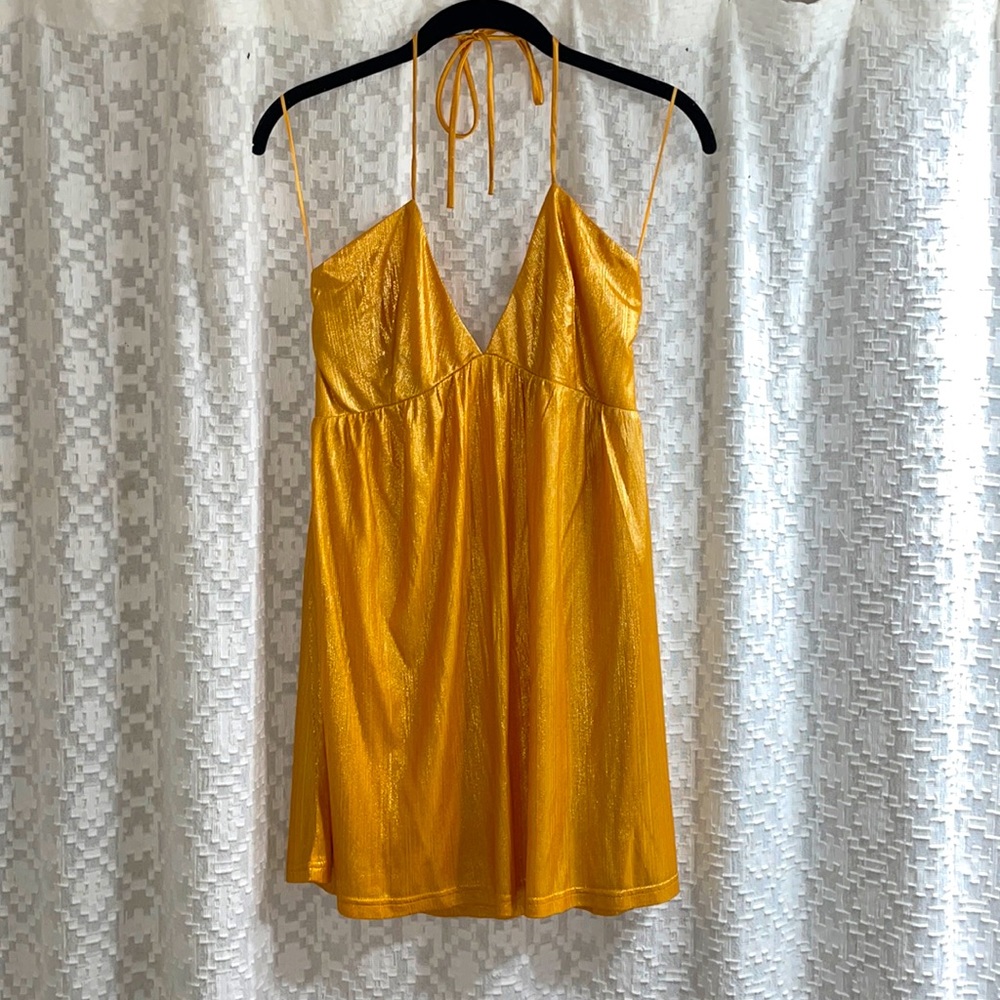 Superdown *REVOLVE* - Margo halter shift dress in Gold - Size small